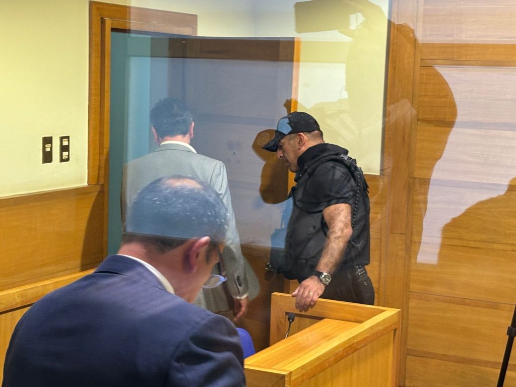 Mauricio Ojeda le pidió a Gendarmería esposarlo fuera de la sala de audiencias y accedieron. Así evitó imágenes esposado a la prensa.
