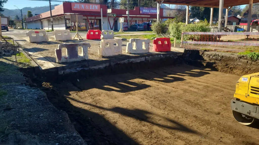 Lican Ray inicia proyecto de pavimentación de 6 calles clave