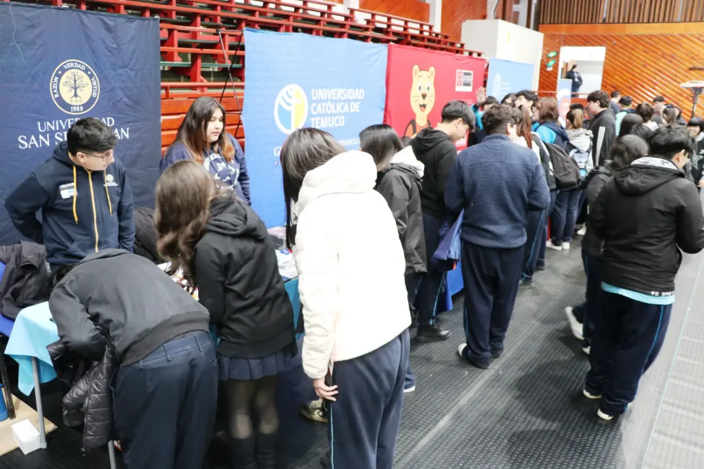 Éxito en la cuarta versión de la Feria vocacional Decido Informado 2025