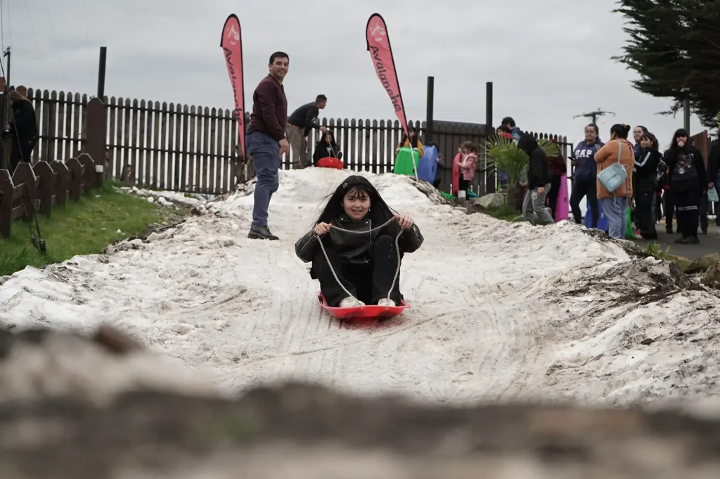 Loncoche celebró el mes de la niñez 2025 con nieve y fiesta congelada