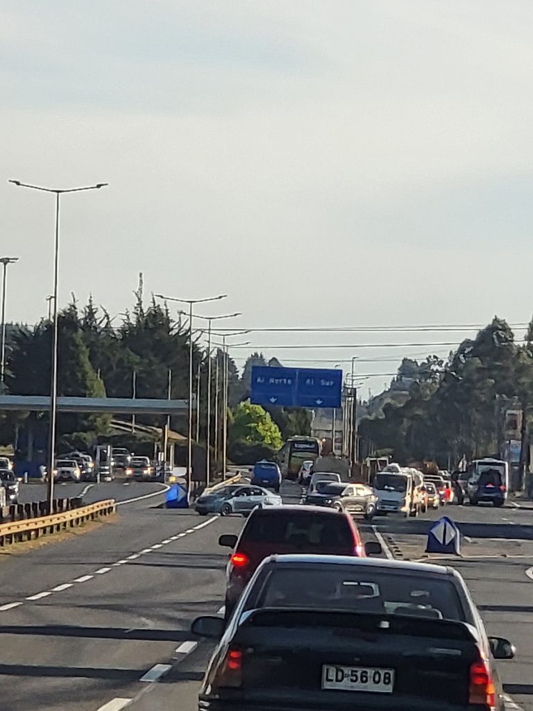 Colisión en Ruta 5 Sur deja lesionados y corte total en km 679 en La Araucanía