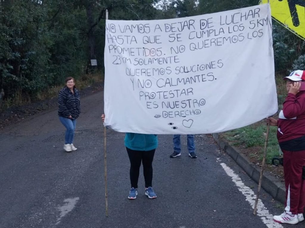 Masiva protesta vecinal en Pitrufquén rechaza mejoramiento vial que dejaría gran parte del camino sin intervenir