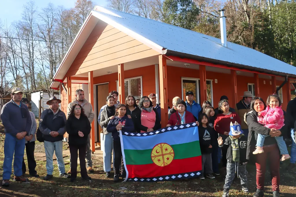 Entregan nuevas viviendas rurales a familias de la Comunidad Kuifi Mapu