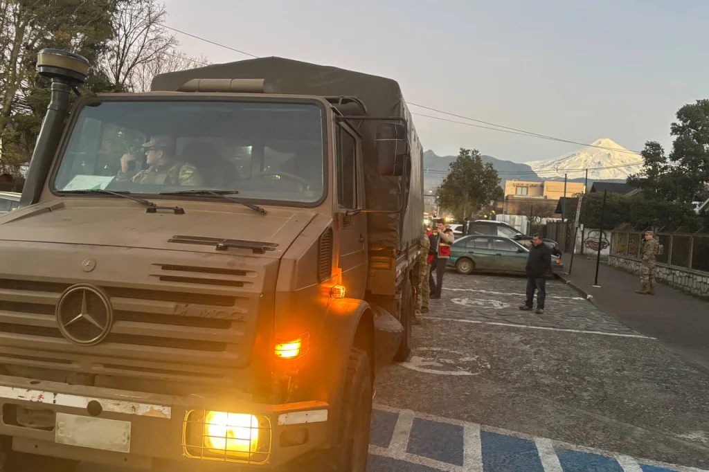 Emergencia en Pucón obliga a suspender las clases y moviliza apoyo del Ejército
