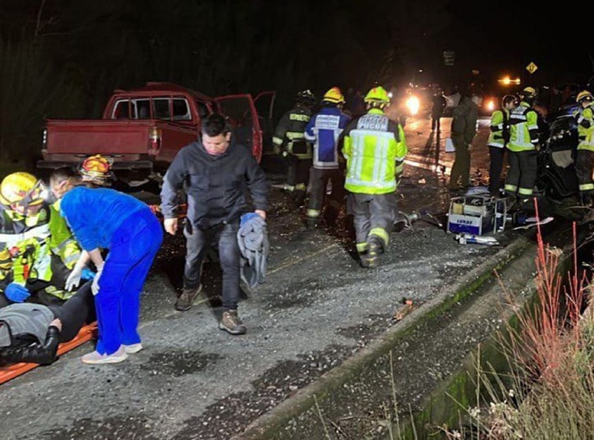 Colisión frontal de vehículos menores en Pucón, sector Quetroleufu, deja una víctima fatal