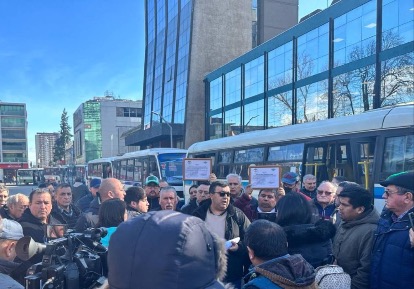 Conductores de microbuses de Padre Las Casas y Temuco manifestaron su apoyo a Gobernador Rivas