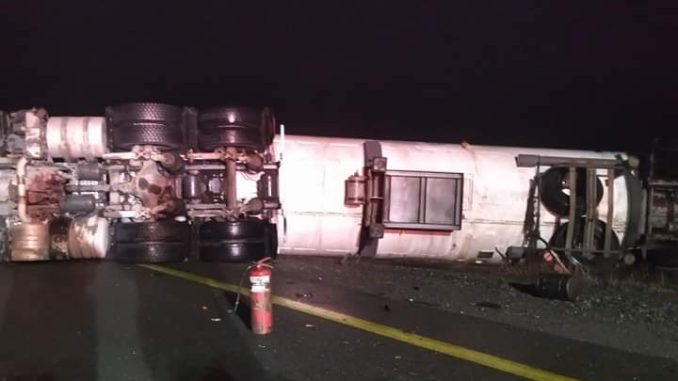 Volcamiento de Camión con Gas Propano Paraliza la Ruta CH 181 en Lonquimay