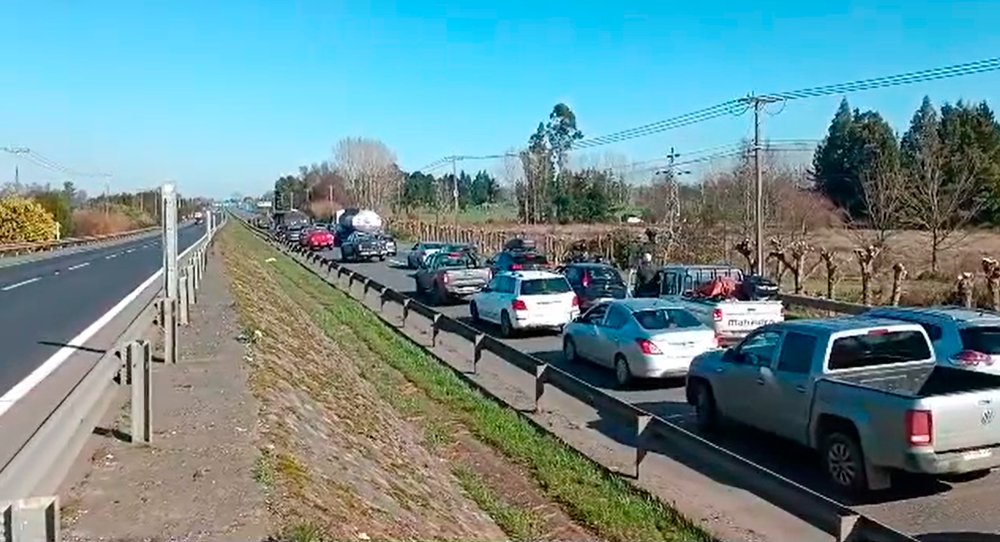 Comunidades mapuches realizaron un corte de tránsito en la Ruta 5 Sur, sector Quepe