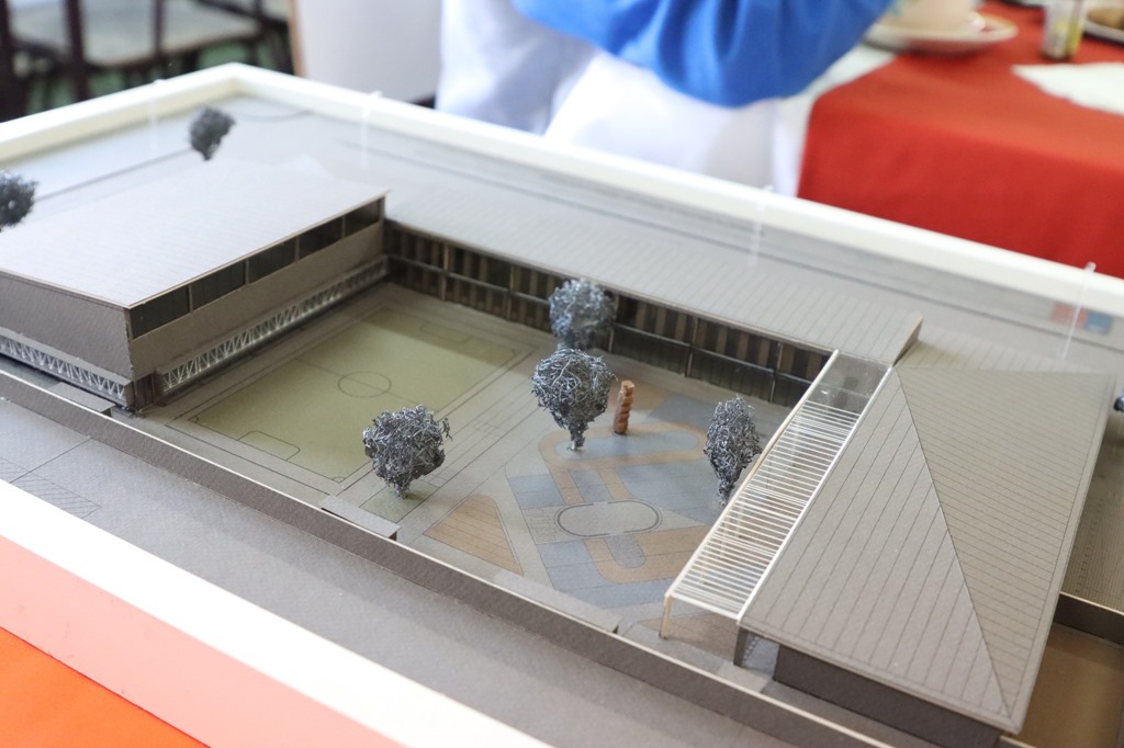 Escuela Nicolás Pérez Cárdenas de Collipulli recibe la maqueta de su nuevo edificio