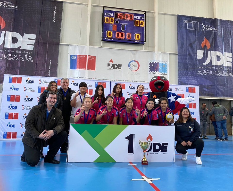 El Liceo Camilo Henríquez de Temuco se coronó campeón regional de futsal femenino sub 14 tras vencer 8-0 al colegio Juan XXIII