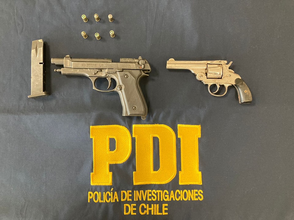 Detenido en Temuco por conducción en estado de ebriedad y porte ilegal de armas. El sujeto tenía condenas previas y una orden de arresto vigente