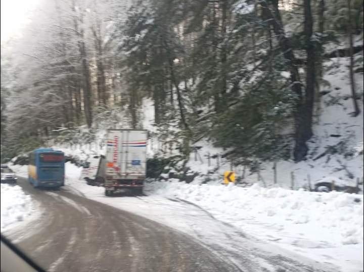 Hielo en la ruta Ch 181 de Manzanar a Boca Norte