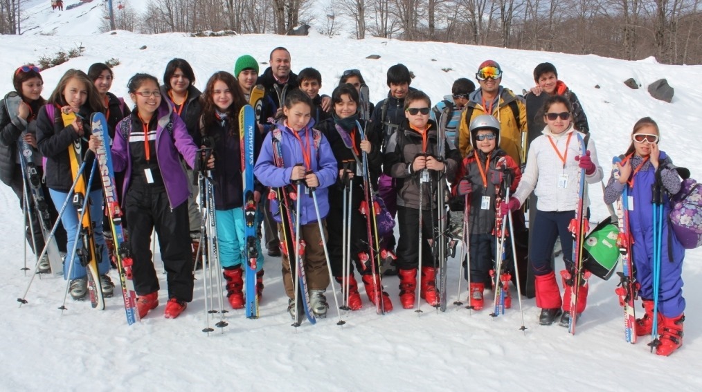 Pucón reinicia su Escuela Municipal de Ski con una alianza público-privada