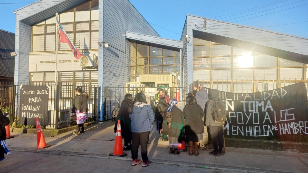 Miembros de una comunidad mapuche tomaron la Municipalidad de Ercilla