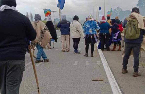 Corte de Ruta 5 Sur en Perquenco: comunidades mapuche se manifiestan en rechazo a Ley de Usurpaciones