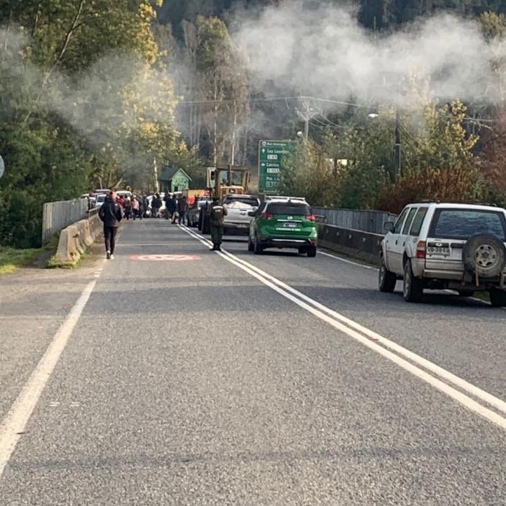 Corte de ruta Pedregoso - María Luisa. Manifestación de los vecinos por el mal estado del camino