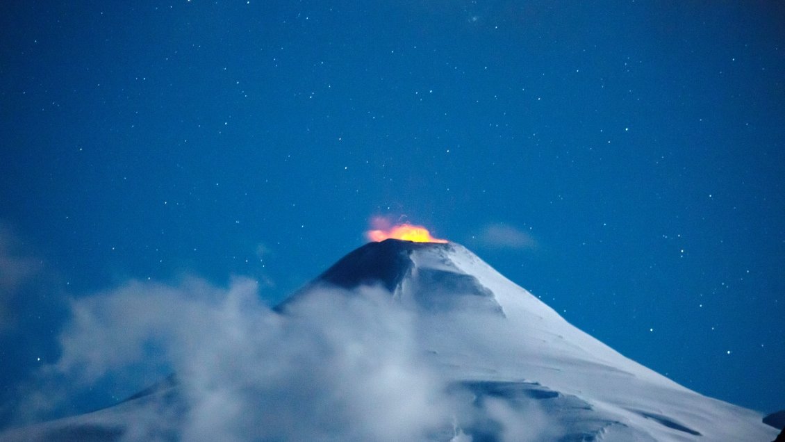 Gobierno decreta emergencia preventiva en tres comunas por actividad del volcán Villarrica