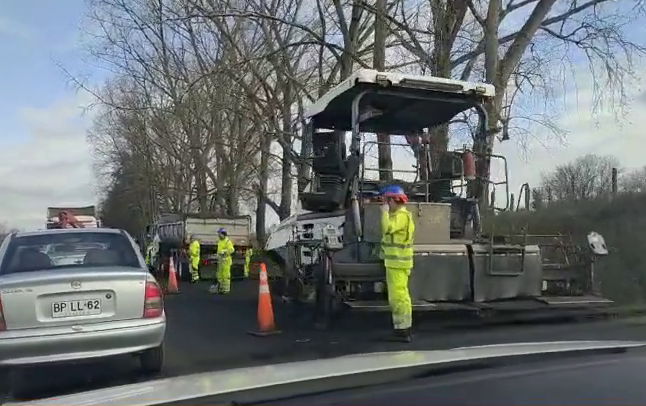 Trabajos de reparación en la ruta Villarrica Freire, sector Coipue
