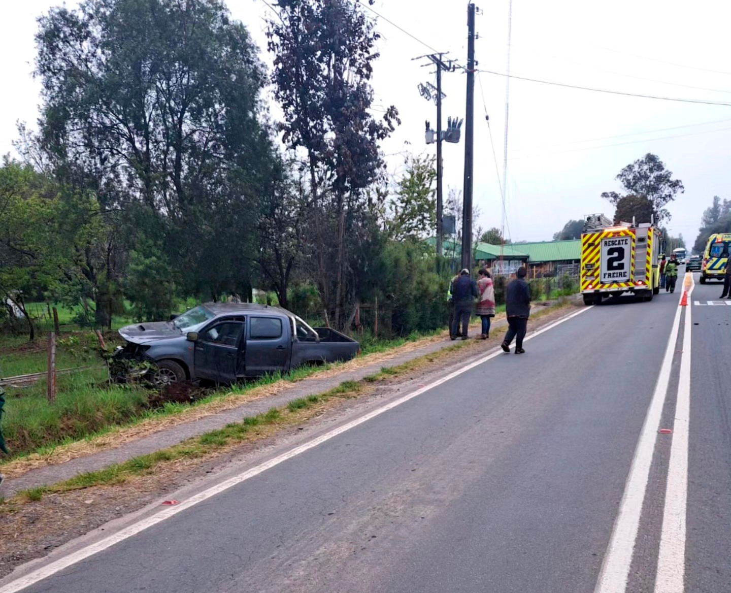Colisión de vehículos deja dos personas lesionadas en la ruta Freire Radal