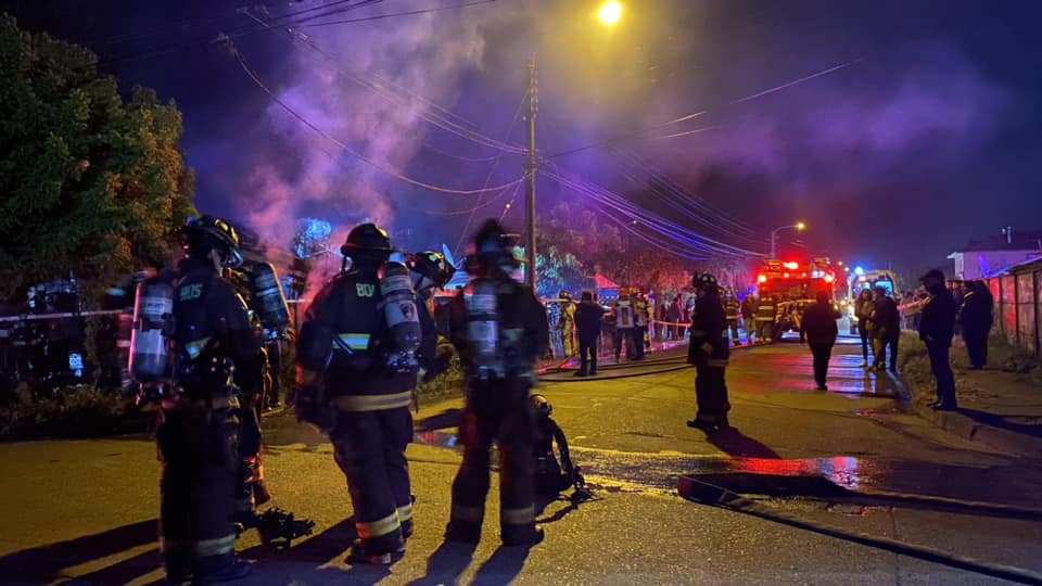 Tragedia en Angol: 3 niños mueren en incendio y su madre está en riesgo vital