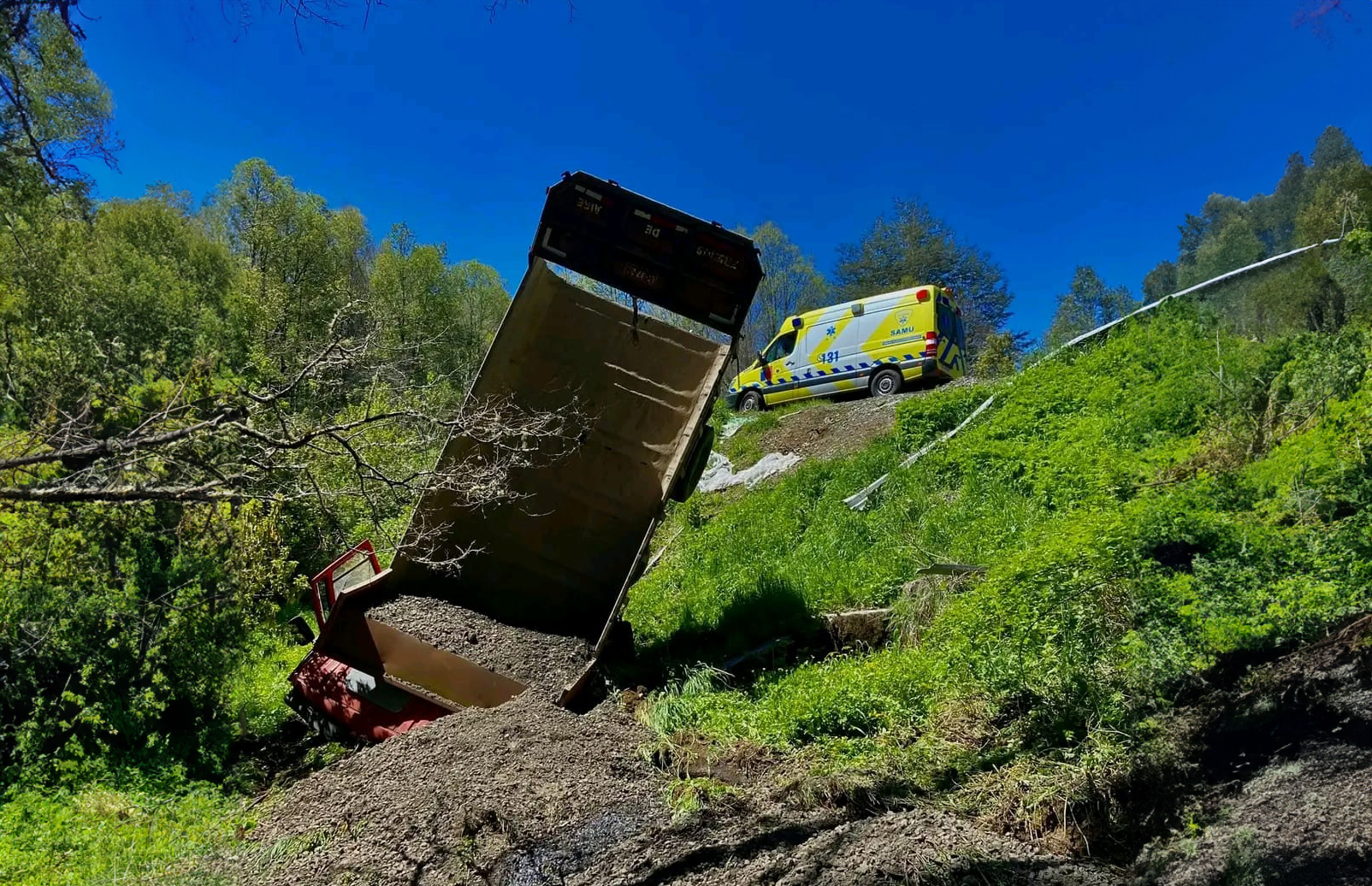 Momentos de tensión se vivieron en rescate de camionero en la ruta Curacautín – Victoria