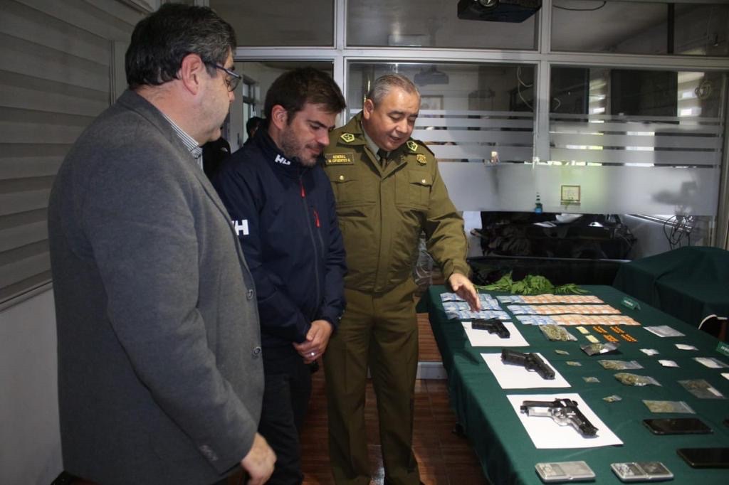 Carabineros detiene a 9 sujetos en intervención antidrogas barrial en Padre Las Casas