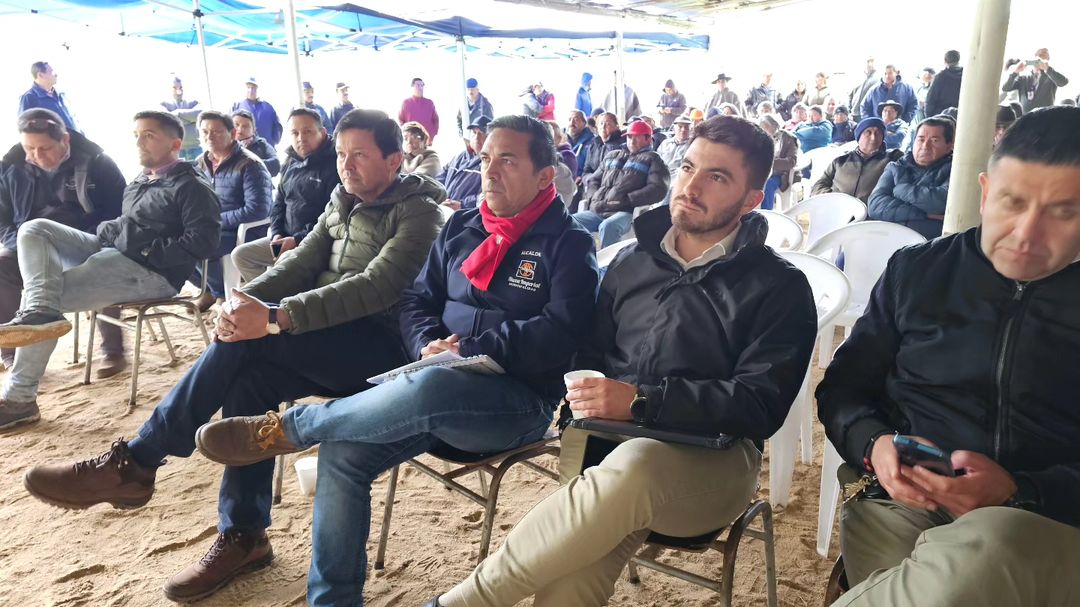 utoridades se comprometen a trabajar en la pavimentación de la ruta Cancura Catripulli, respondiendo a la solicitud de los vecinos por mejor conectividad.