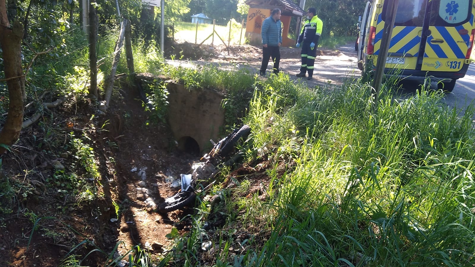 Mujer lesionada en accidente de moto en km 7 ruta Villarrica Lican Ray