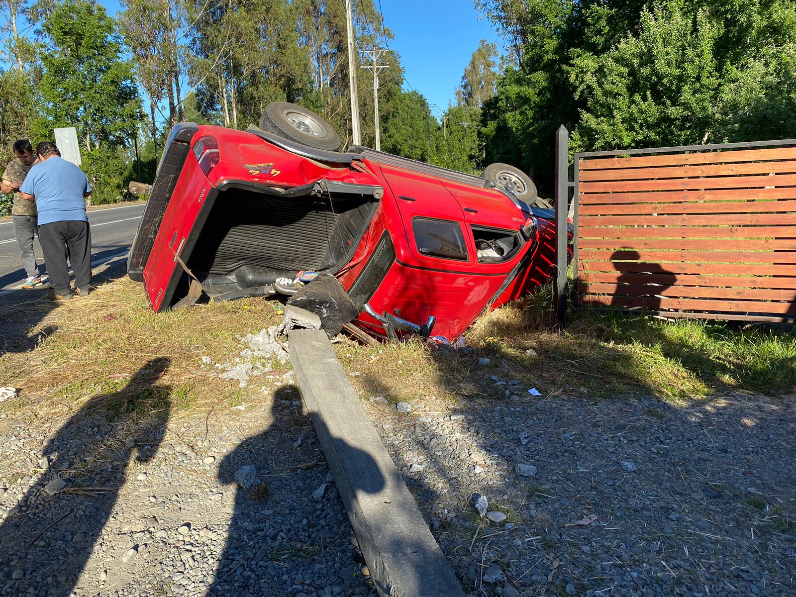 Volcamiento de camioneta deja una persona fallecida en Pitrufquén