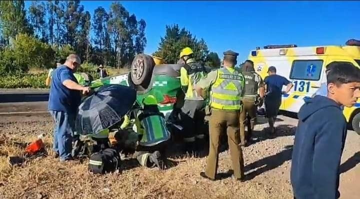 Tres carabineros lesionados tras choque entre un vehículo policial y un auto particular en la Ruta S-40, Nueva Imperial.