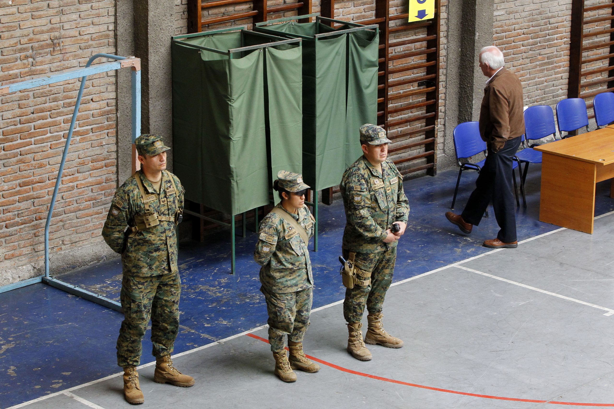 Fuerzas Armadas resguardan locales de votación