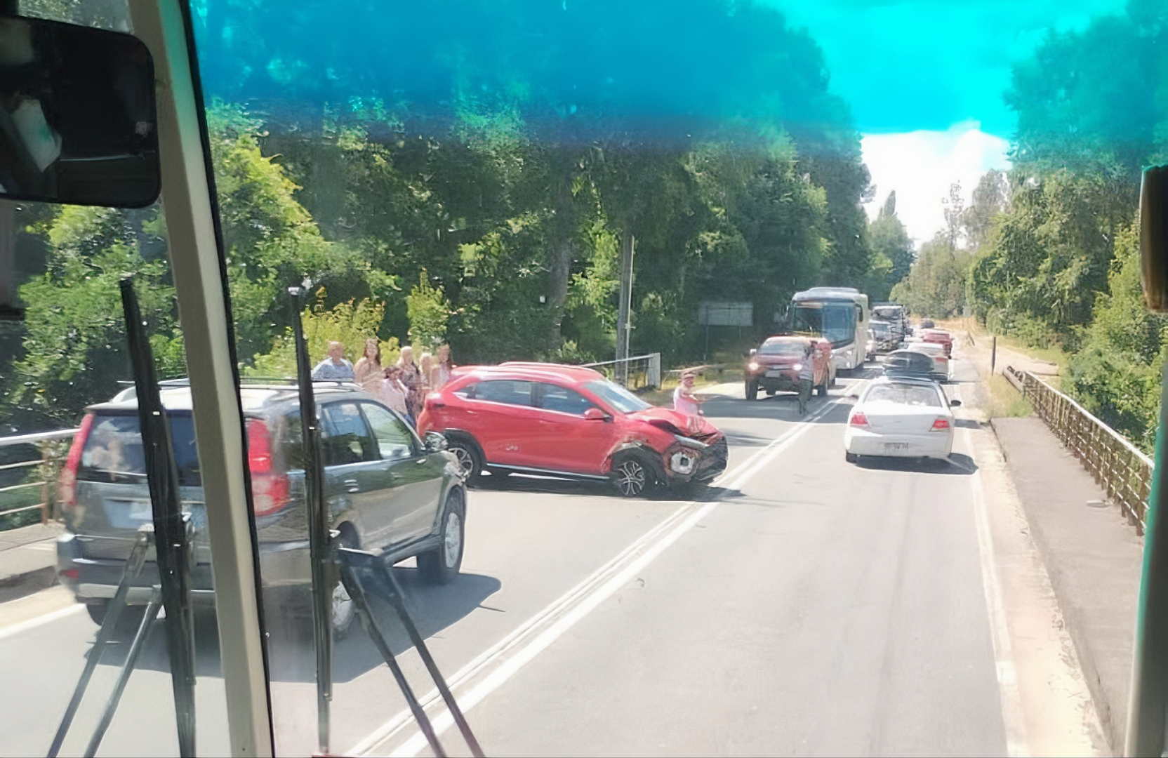 Choque con barrera de contención en la Ruta Villarrica Freire