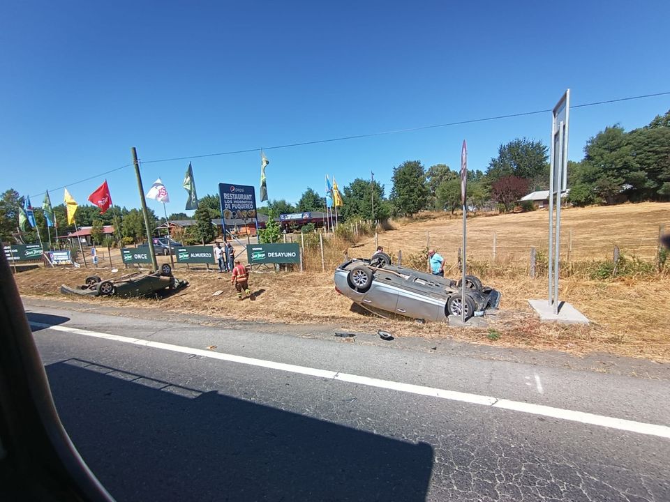 Accidente en la ruta Villarrica Freire deja 3 lesionados frente a restaurante Los Hornitos de Puquereo.