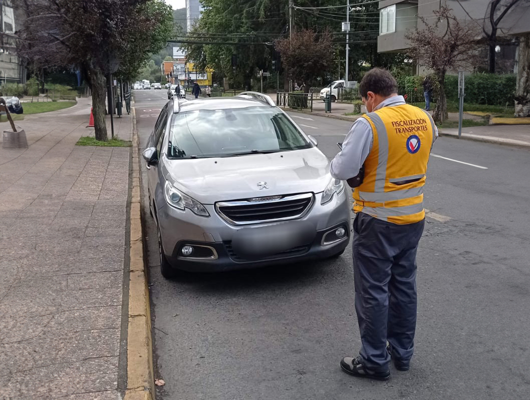 Las multas por usar las vías exclusivas podrían llegar hasta 1 UTM (aproximadamente $59.000)