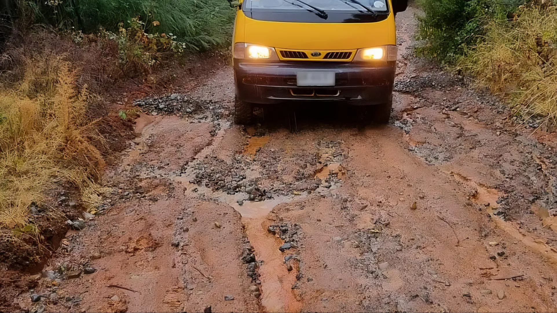 Ruta R243 en Collipulli presenta deterioro y afecta acceso a escuela rural