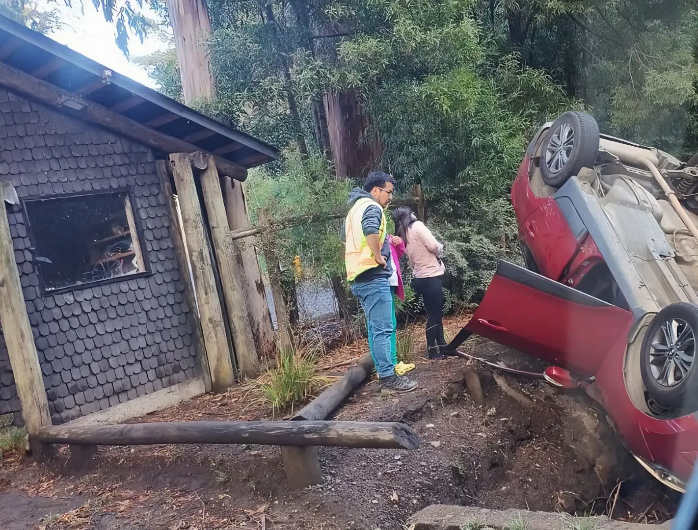 Accidente vehicular en ruta Villarrica a Pucón: Bomberos trabajaron en rescate