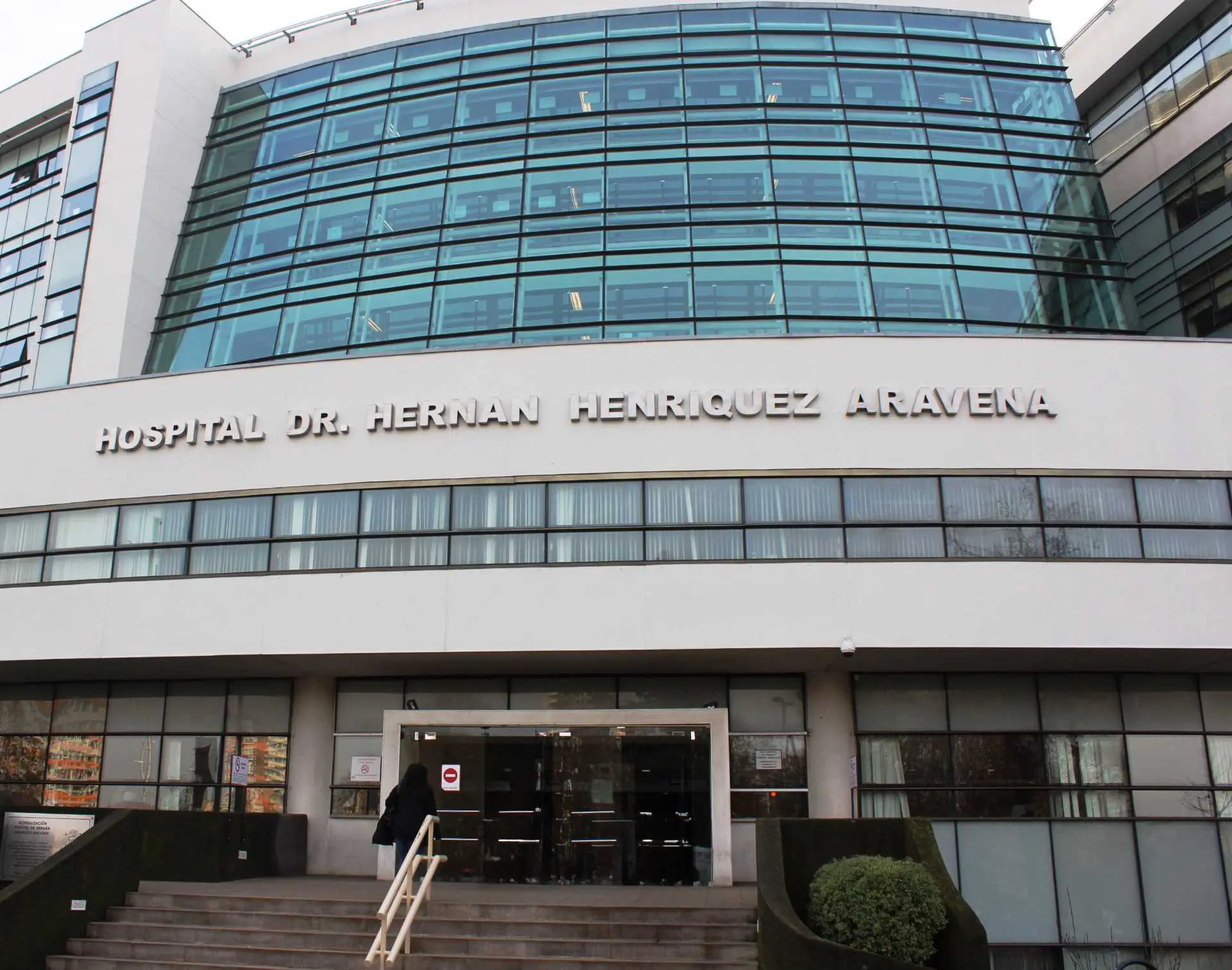Familia acusa la entrega errónea de restos de hijo fallecido en Hospital de Temuco. Brote de Varicela en Tirúa