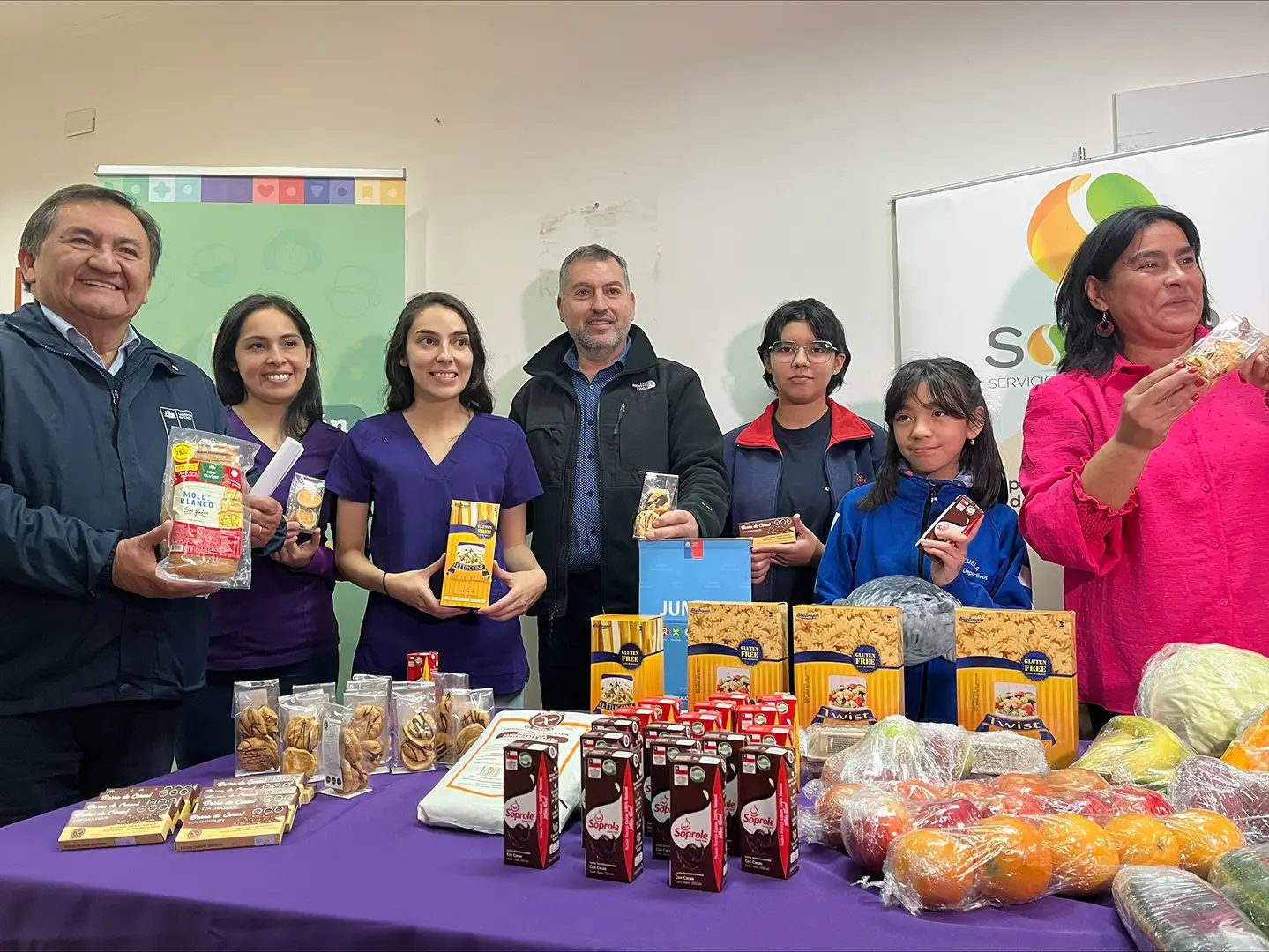 Junaeb y Seremi de Educación entregan canastas de productos sin gluten a estudiantes celiacos de la región