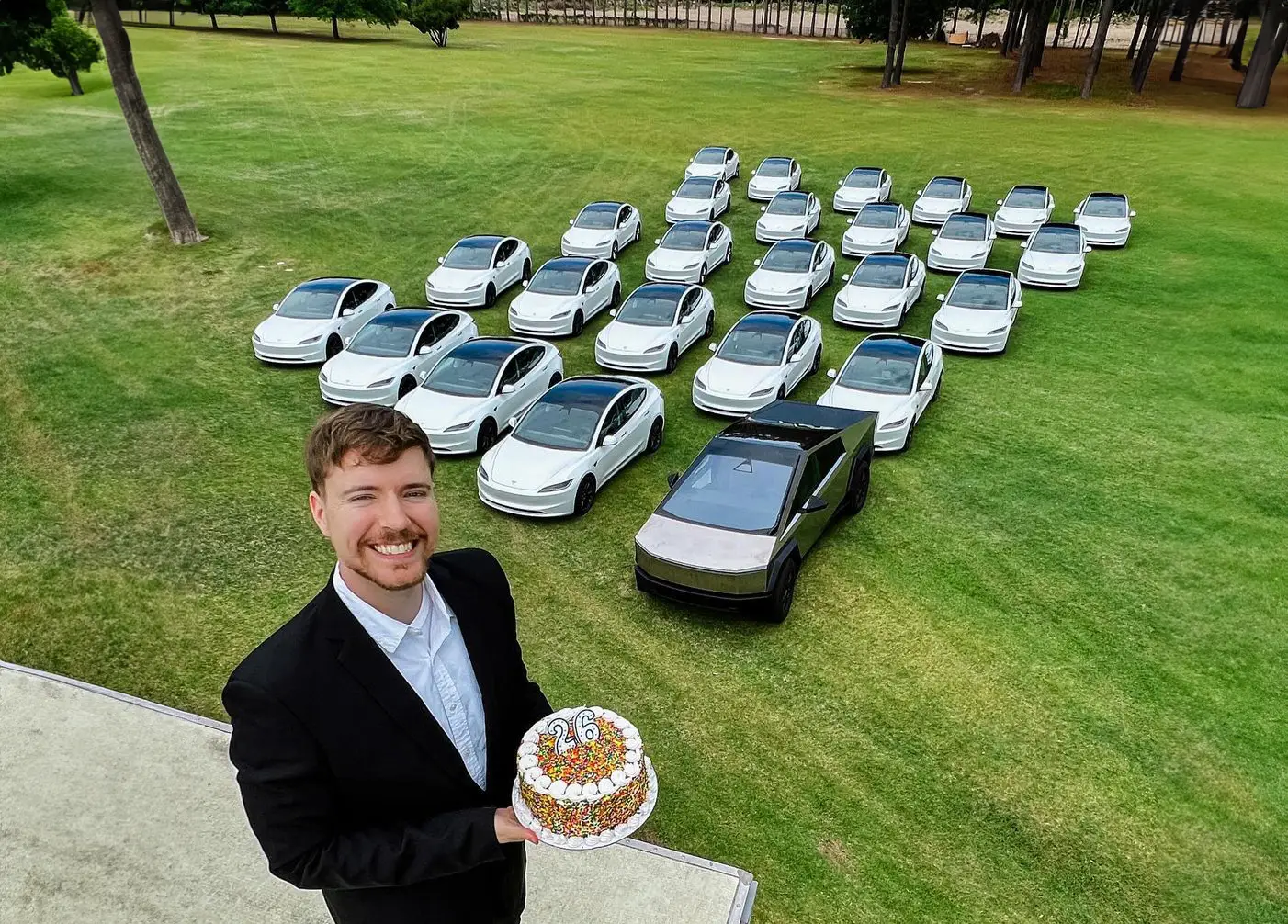 Joven de Temuco gana un Tesla en concurso de afamado youtuber