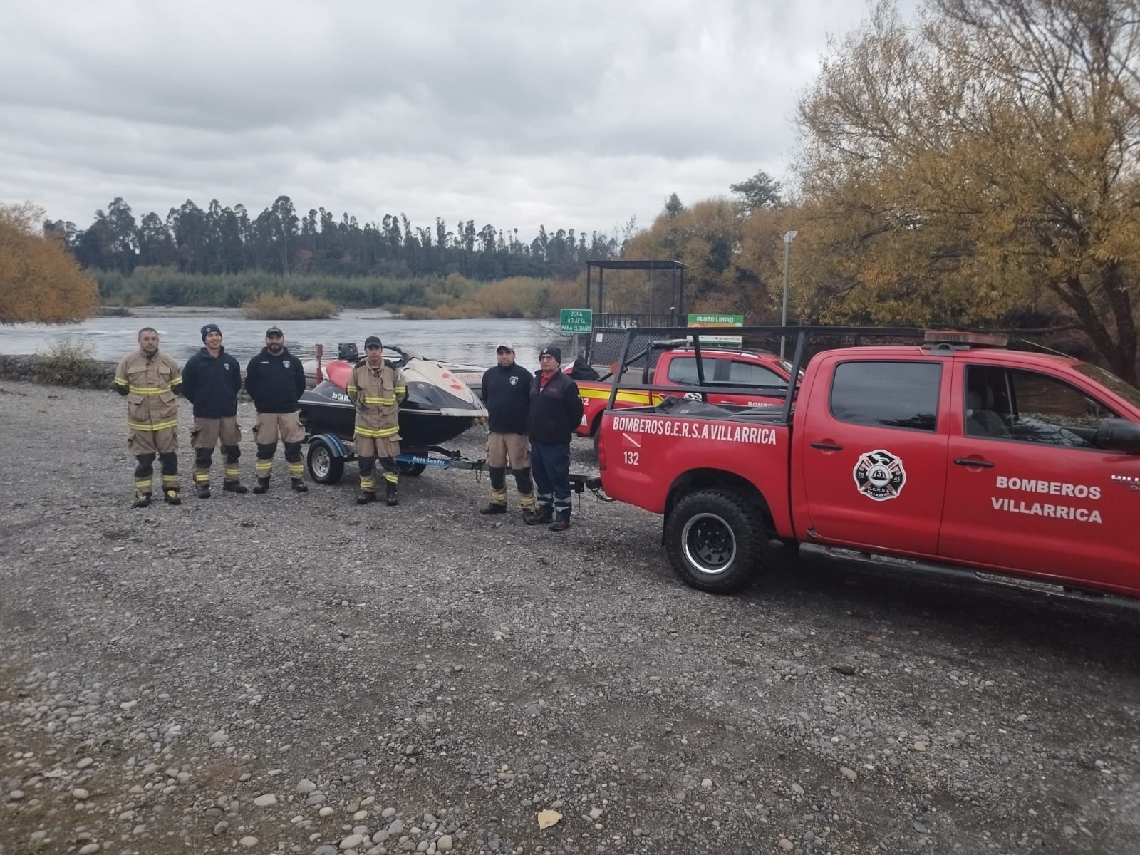 Bomberos de Villarrica encuentran cuerpo de pescador desaparecido en el río Toltén