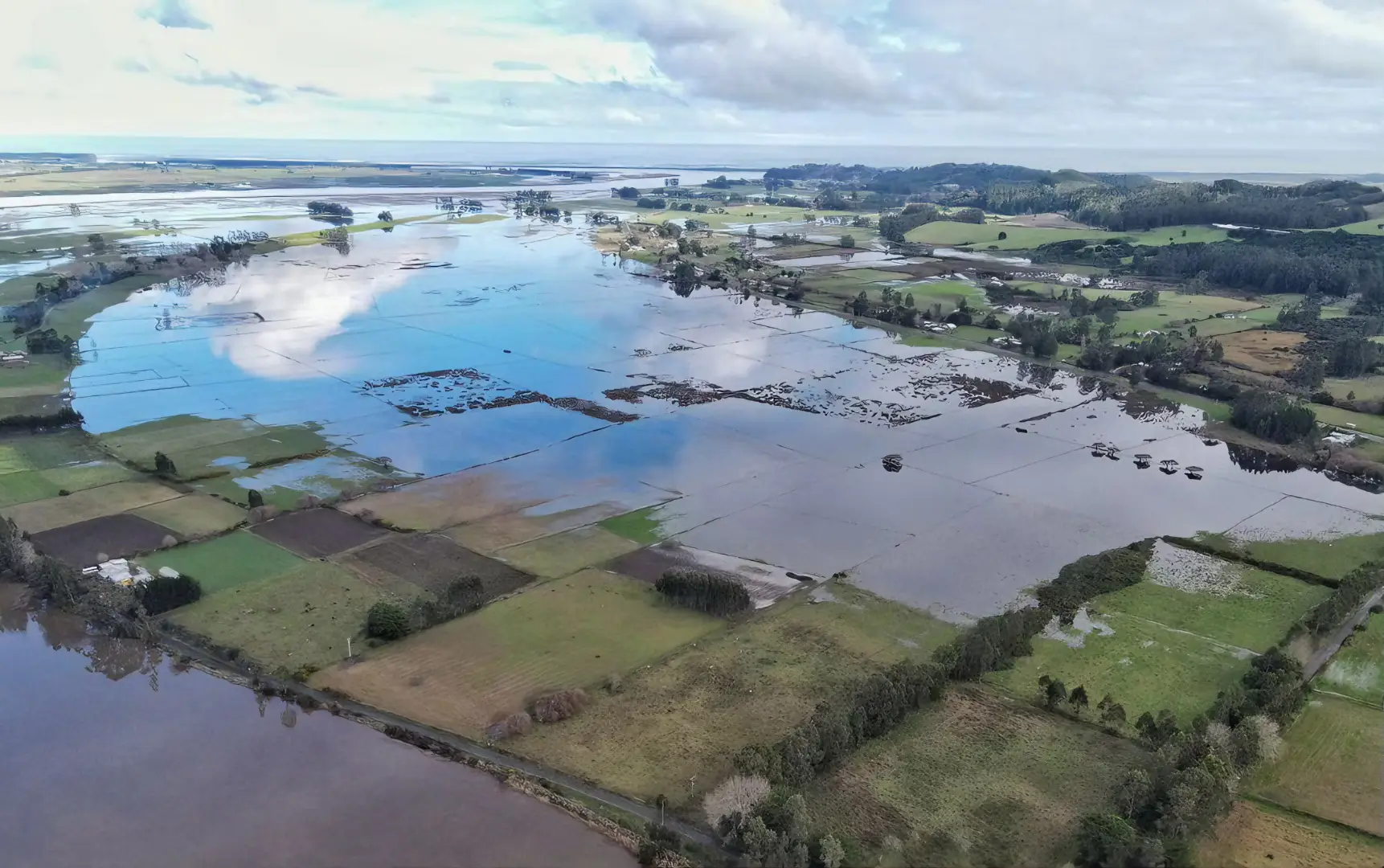 Alerta Roja en Carahue por riesgo de desborde del río Imperial. SENAPRED implementa evacuaciones y monitoreo constante del caudal.