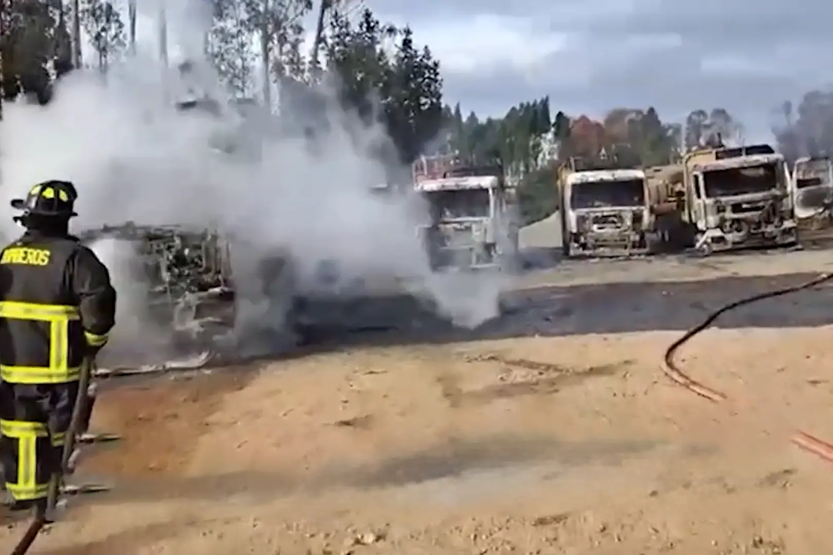 Maquinaria destruida y trabajadores intimidados en atentado incendiario en Lautaro