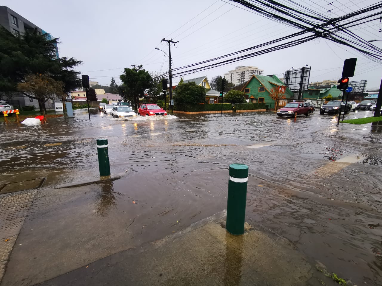 Sistema frontal trae lluvias, tormentas y riesgo de tornados al sur de Chile