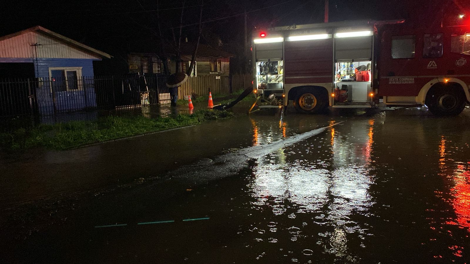 Lluvias provocan estragos en Loncoche: anegamientos, cortes de caminos y trabajo de equipos de emergencia