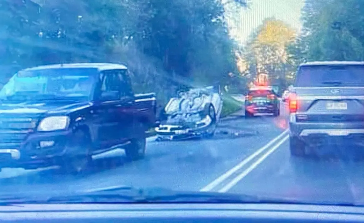 Accidente vehicular en Villarrica: Vehículo volcado en la ruta hacia Freire Km. 2