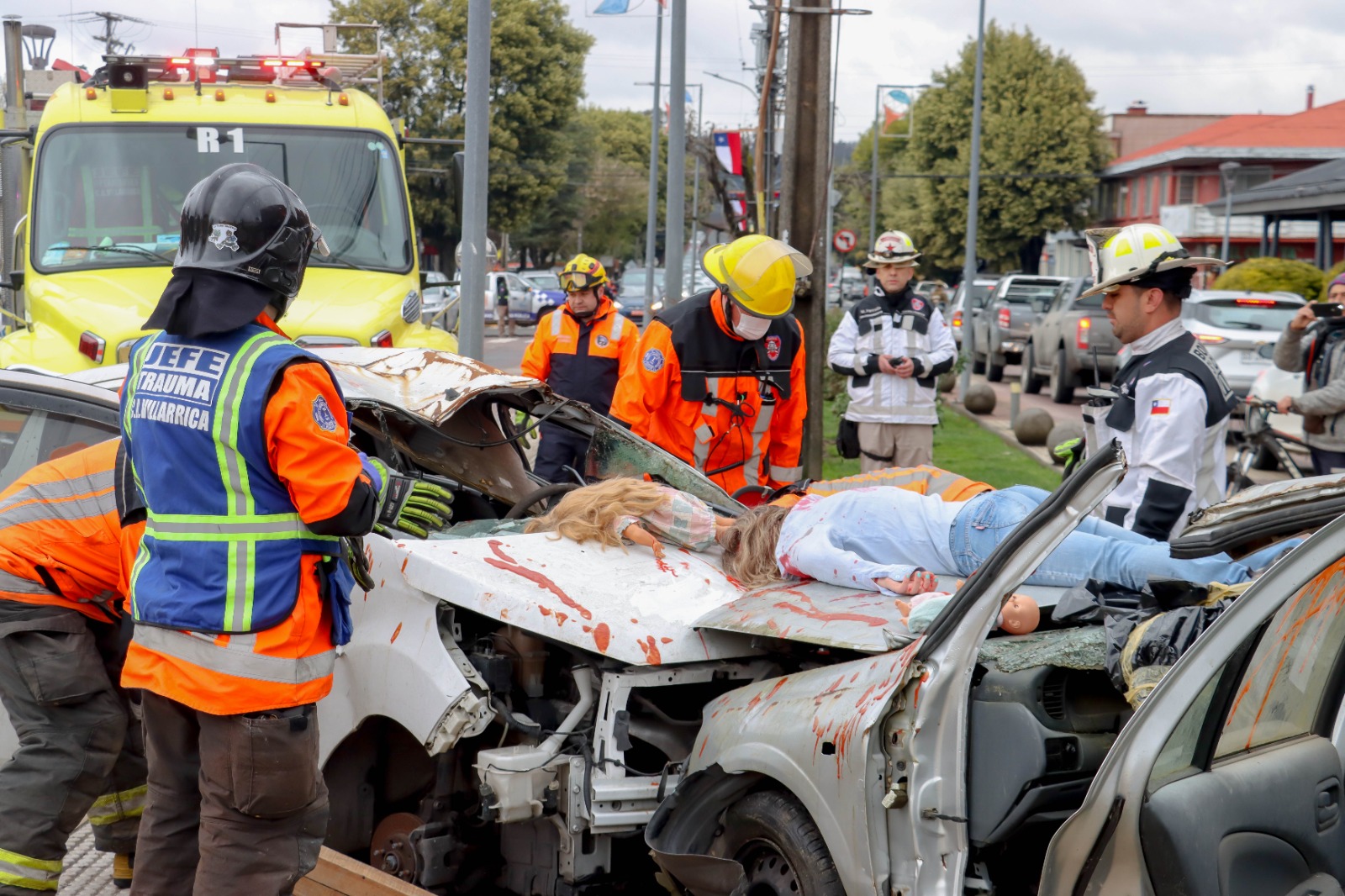 Impactante simulacro de accidente vehicular sacude a Villarrica y alerta sobre los peligros del alcohol al volante