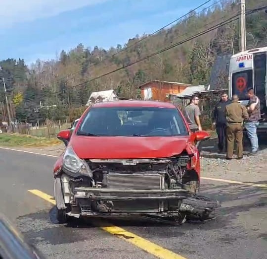 Según información preliminar, el incidente ocurrió a las 15:20 horas en el kilómetro 3 de la Ruta Licanray - Villarrica