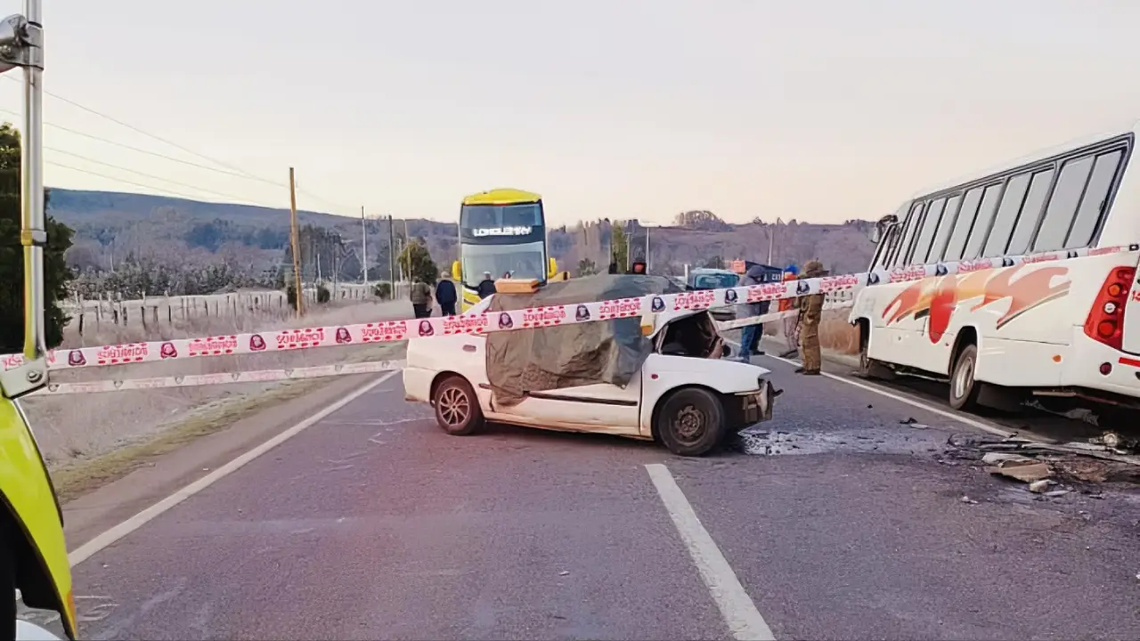 Dolorosa pérdida: Colisión en Curacautín deja 1 fallecido y varios heridos