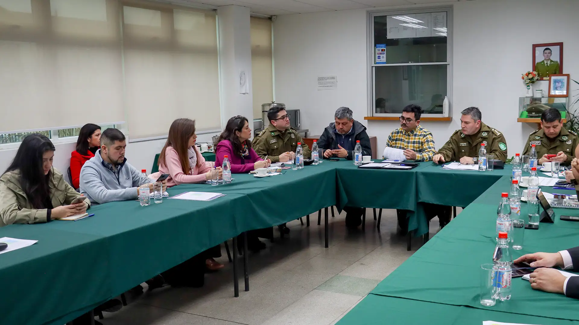 Carabineros de Villarrica analiza estadísticas delictuales y coordina acciones para reforzar la seguridad durante Fiestas Patrias.