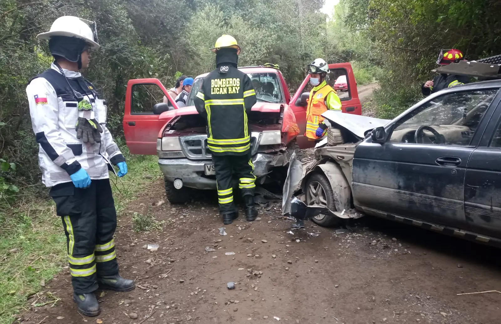Tres personas lesionadas en accidente vehicular en Hualapulli